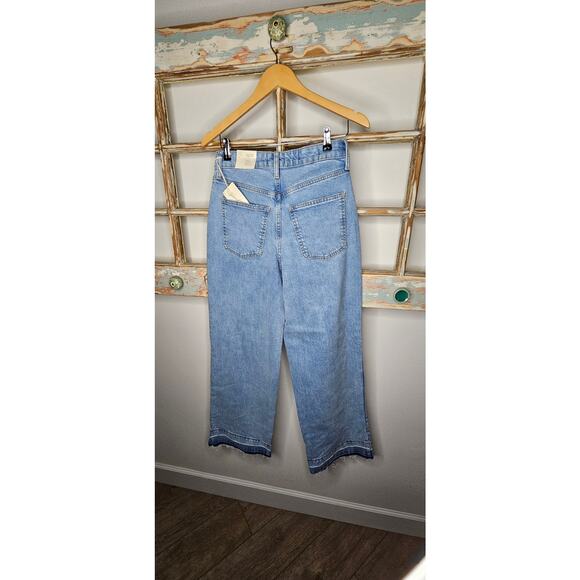 NWT High Rise Wide Leg Light Wash Jeans Ladies size 6R - Picture 9 of 9